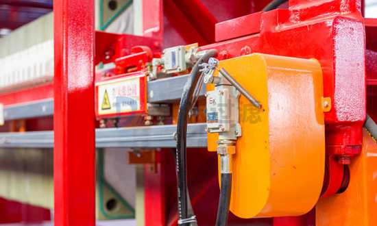 帶式過(guò)濾機(jī)類型及應(yīng)用介紹(圖1) 帶式過(guò)濾機(jī)類型及應(yīng)用介紹(圖1)